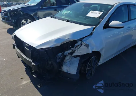 2024 Kia Forte Lxs z USA, uszkodzony, nr VIN 3KPF24AD7RE788261